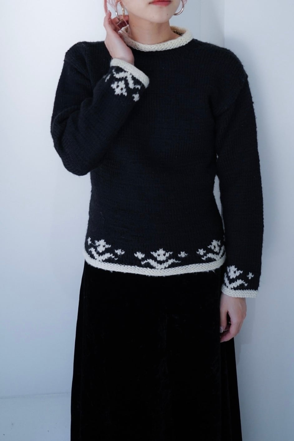 black white flower knit