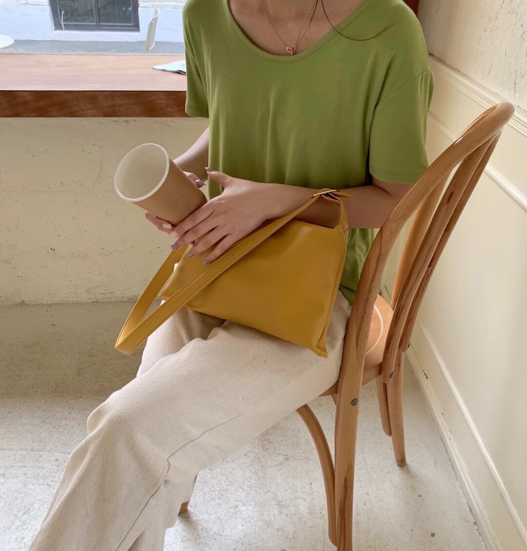 シンプルショルダーバッグ