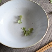 たくまポタリー 8寸深皿 皮鯨 (1枚) : 2104700010852