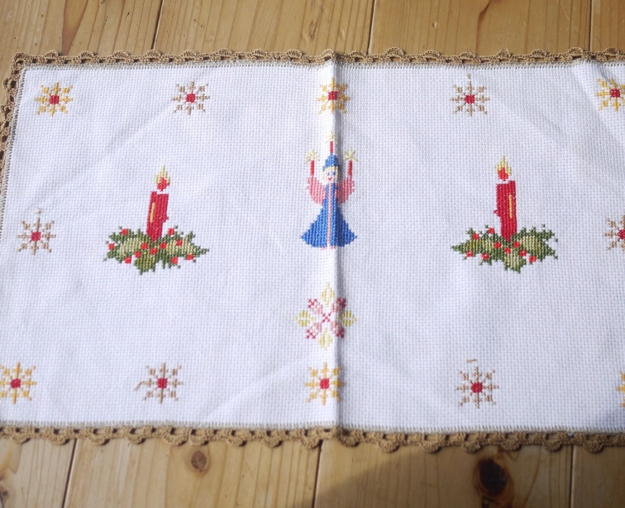 クリスマス刺繍クロス 天使とキャンドル ドイツ | こりすのパン屋Base