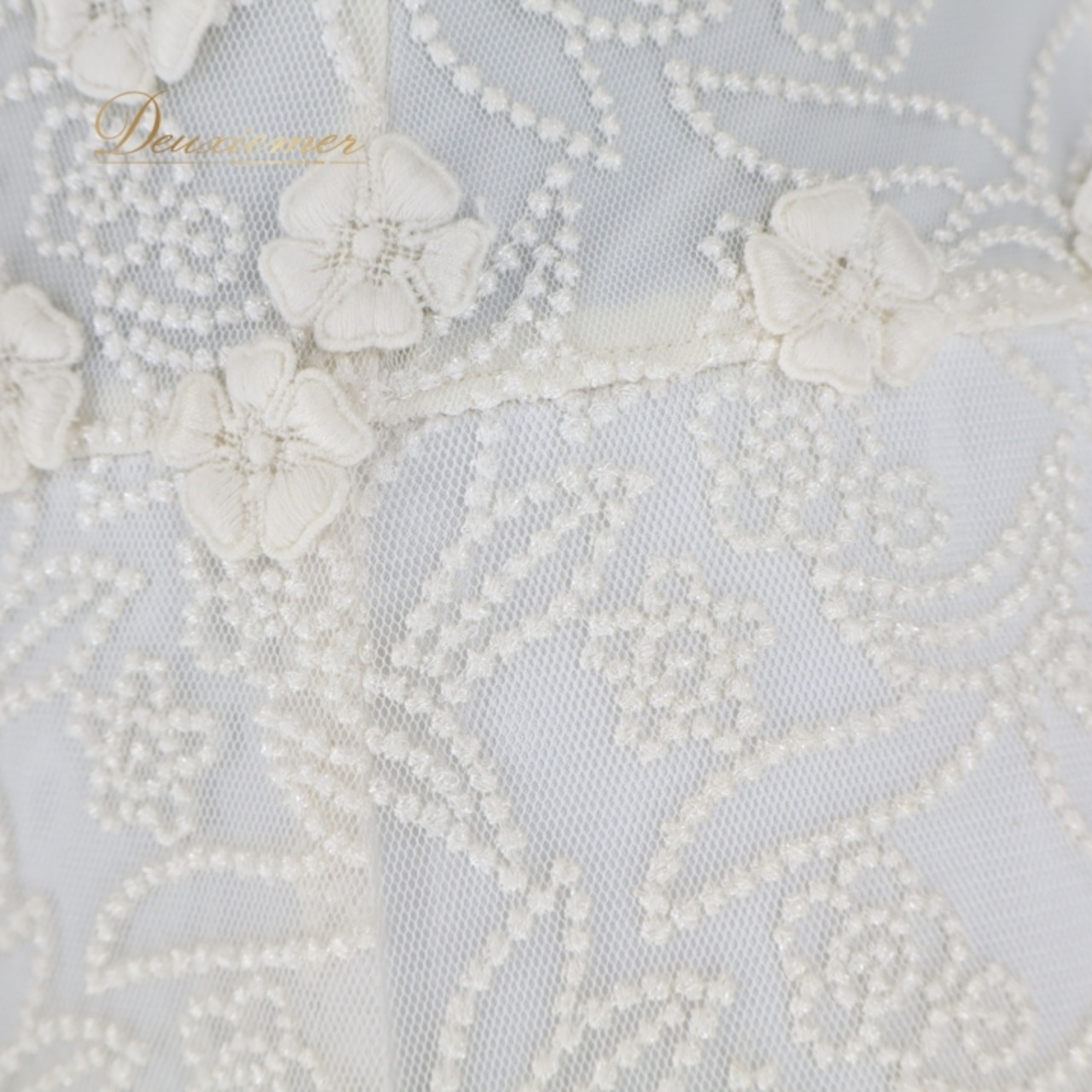 社交ダンス 衣装 スタンダード ドレス ワンピース スタンダードドレス 白 黒 フリル フロート レース in the MOOD インザムード 花 上品 高級感 ボリューム 綺麗い デモ 競技 ダンス パーティ ブラック系 ホワイト系 フォーマル エレガント チュール おしゃれ 豪華 ダンス衣装 スカート ステージ衣装