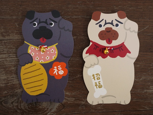 鈴付きダイカットカード「招きパグ」