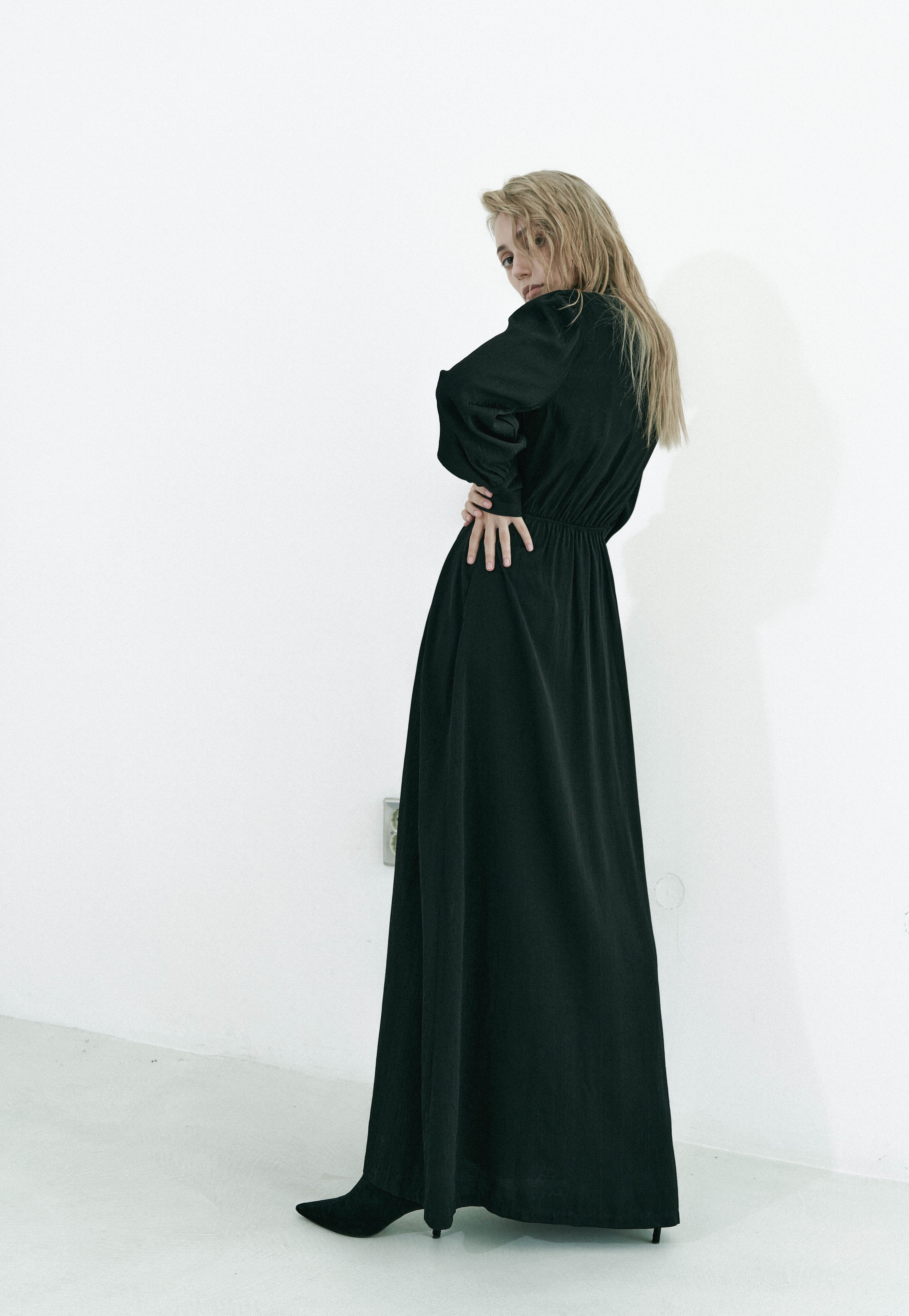 Silk maxi dress / Black   PROVO Japan