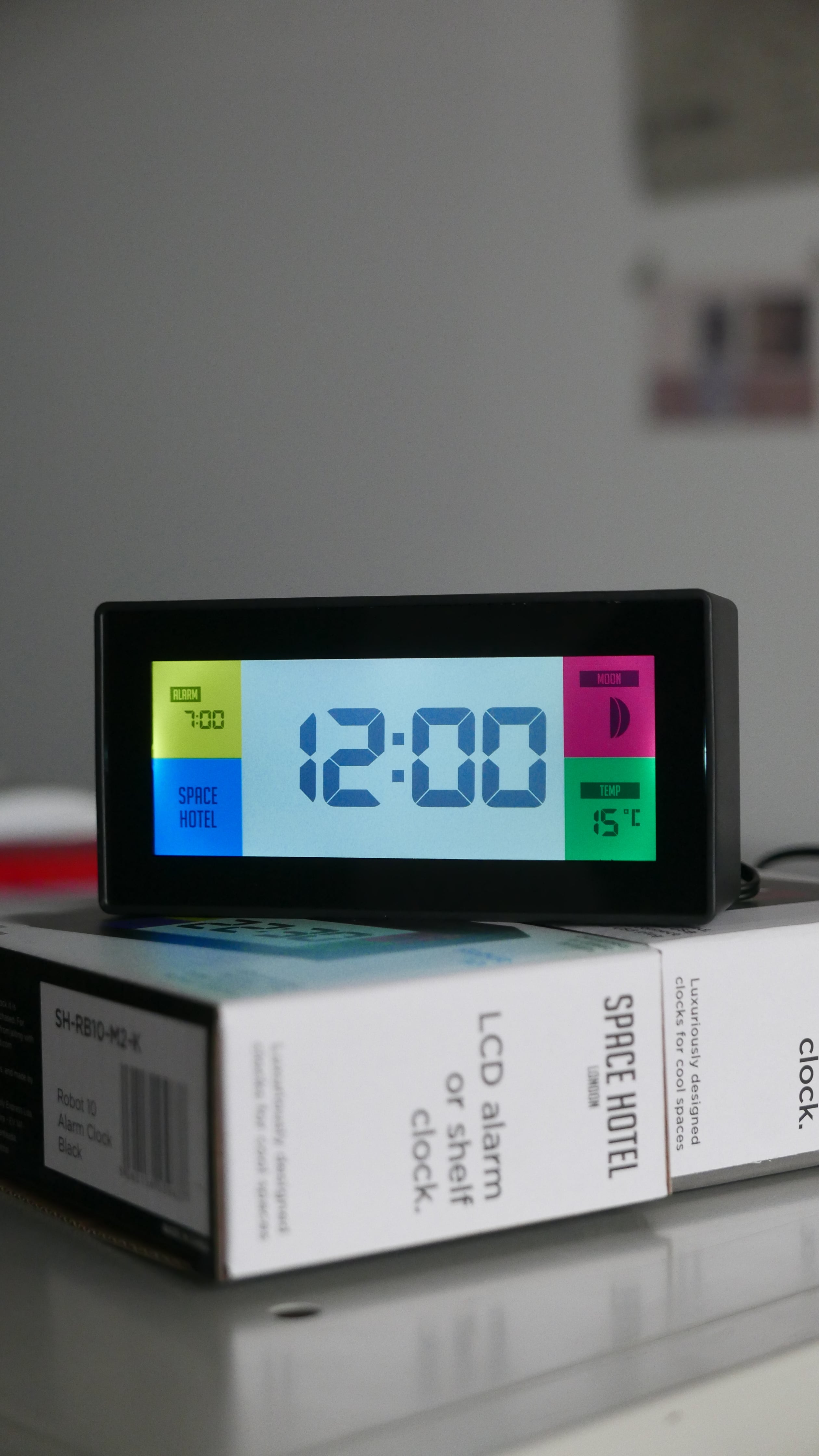 robot alarm clock  " black / white "