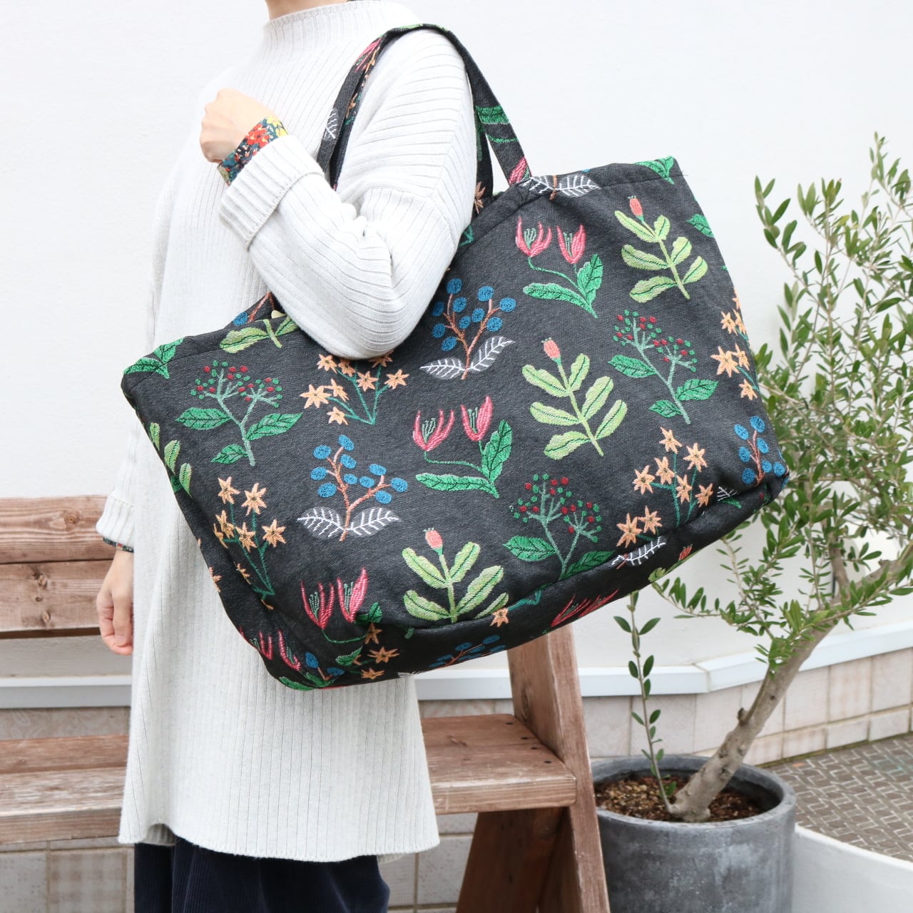 新品　松尾ミユキ　レジカゴ サイズ　マーケットバッグ　フラワー　ブラック　花柄 03fb86e56a1039267c0c2e8f57850f