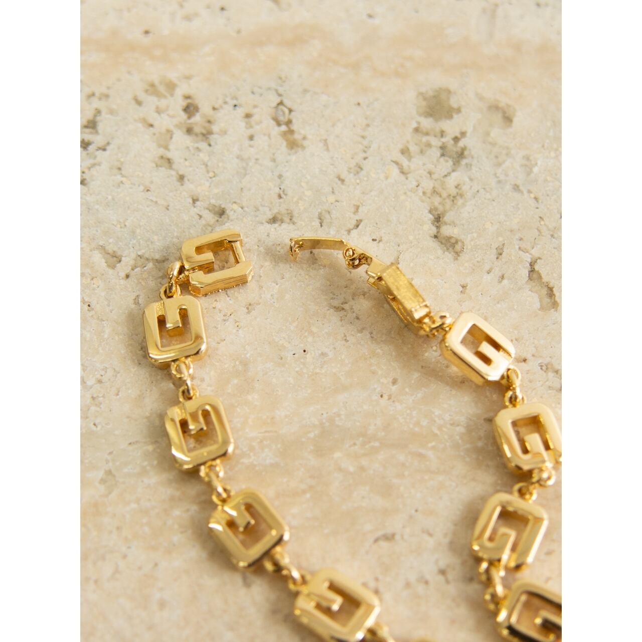 【GIVENCHY】Gold Logo Bracelet（ジバンシー ゴールドロゴブレスレット）