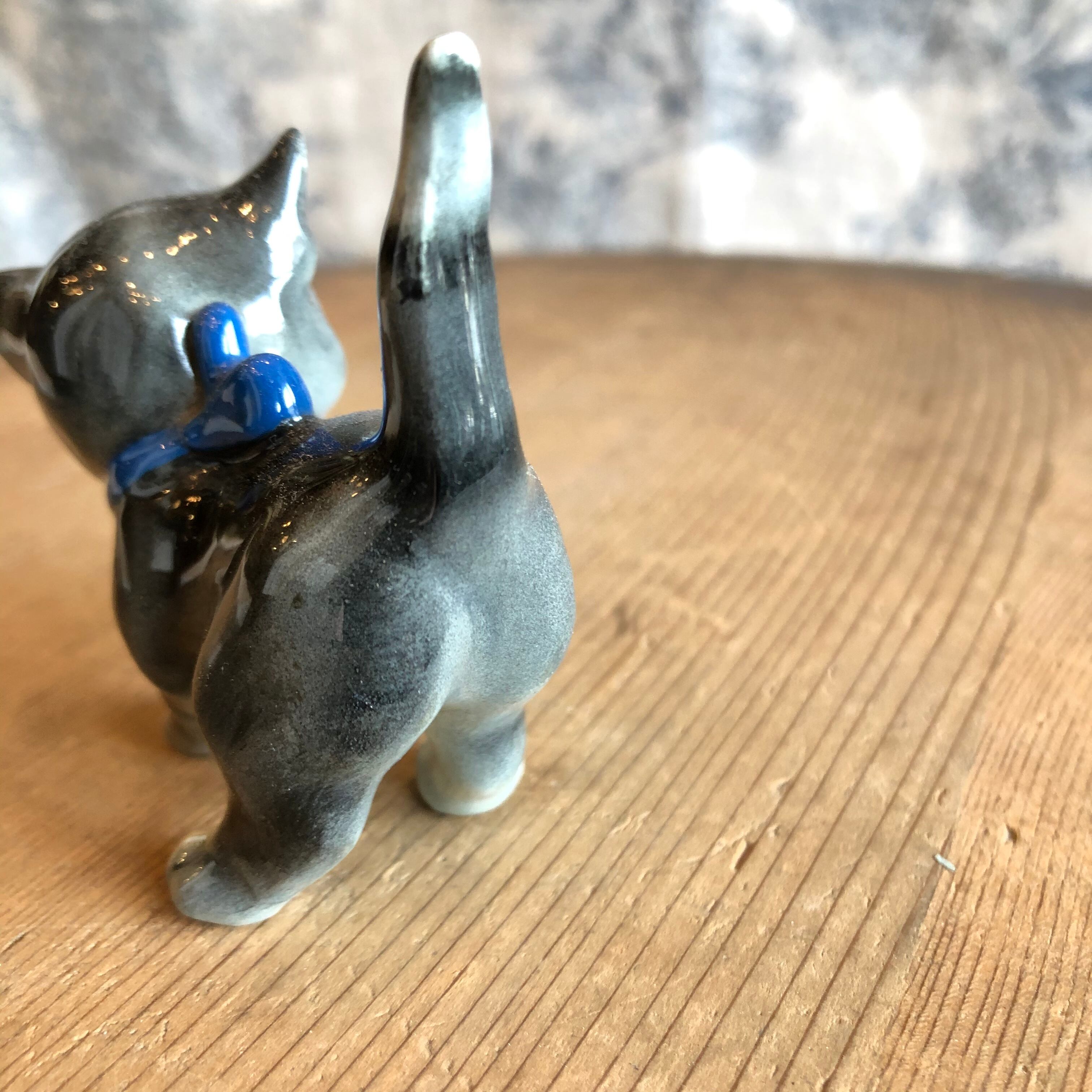 てんとう虫を見つめる猫 大型 丸型 ヴィンテージ ステンドグラスキャット Amazon.co.jp: AJHMGJGO 黒猫装飾 ステンドグラスパネル