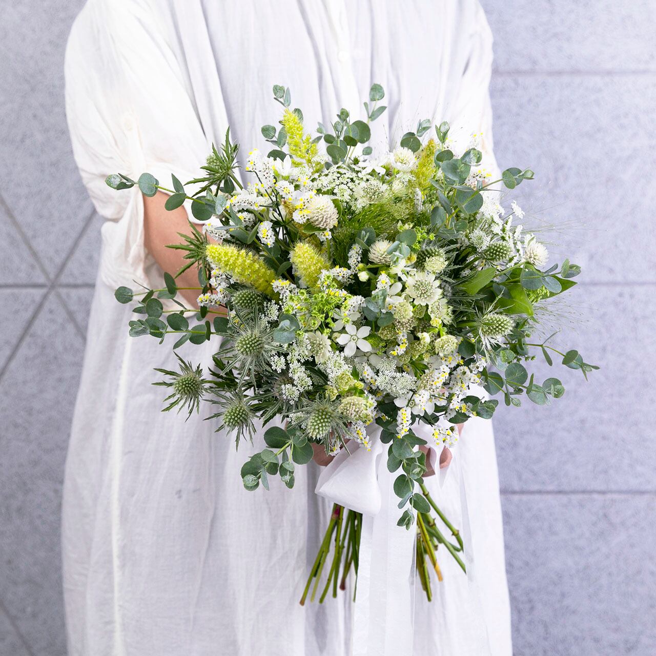 ナチュラルクラッチブーケ NEW!) 白いお花のナチュラルクラッチブーケ | ウェディングブーケ.jp