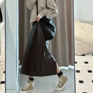 【送料無料】 ロングスカート 2色 冬 アンクル丈 マキシ丈 フレア Aライン レザー カジュアル モード系 無地 30代 40代 レディース 女性用 ママ服 デート お出かけ 休日 アウトドア お茶会 女子会 授業参観 誕生日会 着回し 普段使い ファッション コーデ スタイル 楽ちん 体型カバー 定番 着痩せ 動きやすい