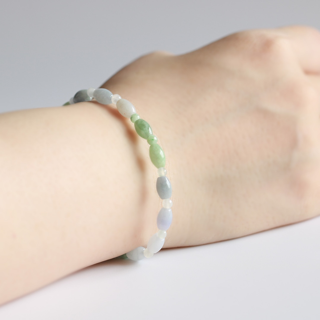 翡翠のグラデーションカラーが美しい　透明〜紫〜緑 グラデーションナツメ ブレスレット A貨翡翠 jd_br1056