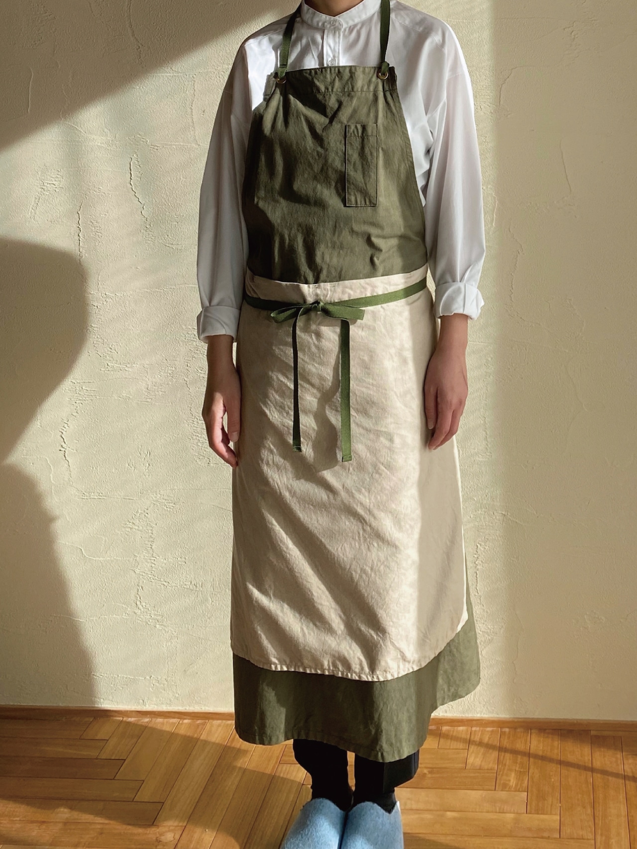 POLITE work apron 01 OL / ポライト ワークエプロン 01（オリーブ）