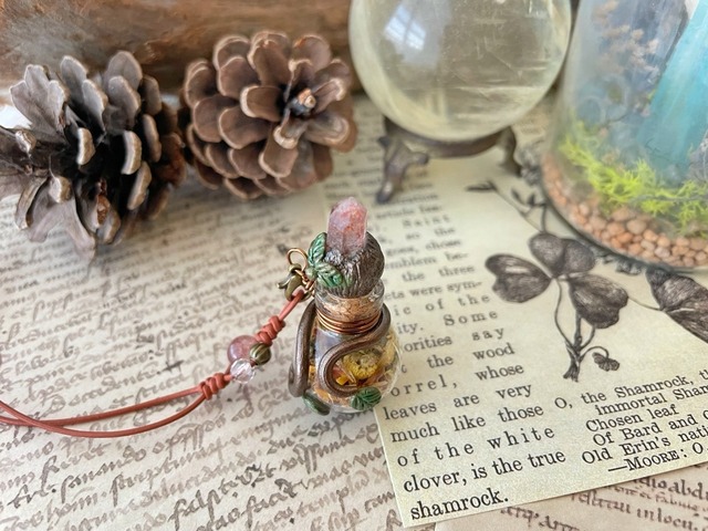 【水晶】妖精の薬瓶バッグチャーム