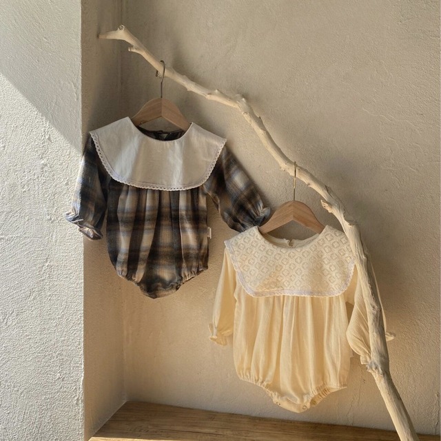 【秋作】スクエアレース襟ロンパース　全2色