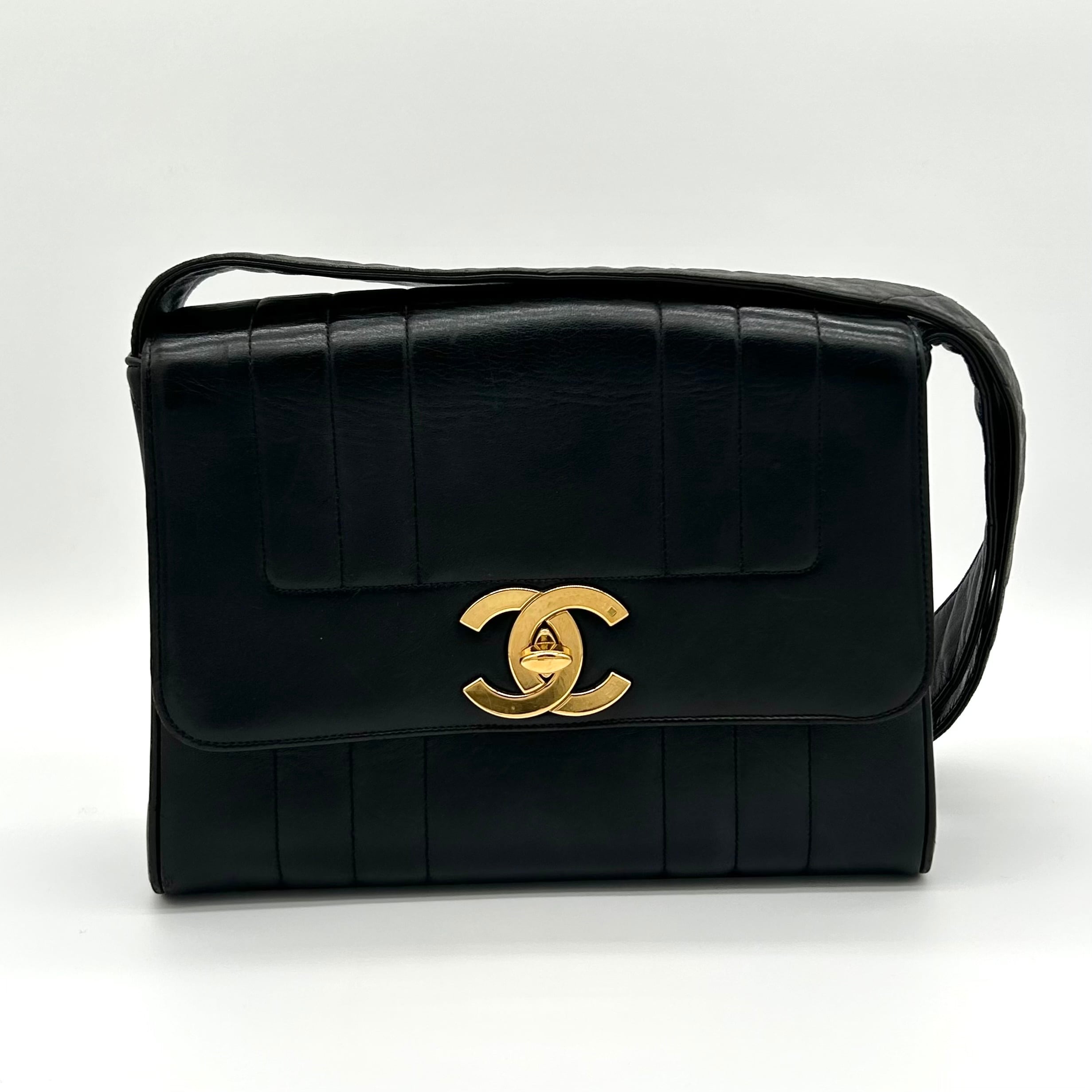 CHANEL マドモアゼル ショルダーバッグ レザー ブラック シャネル