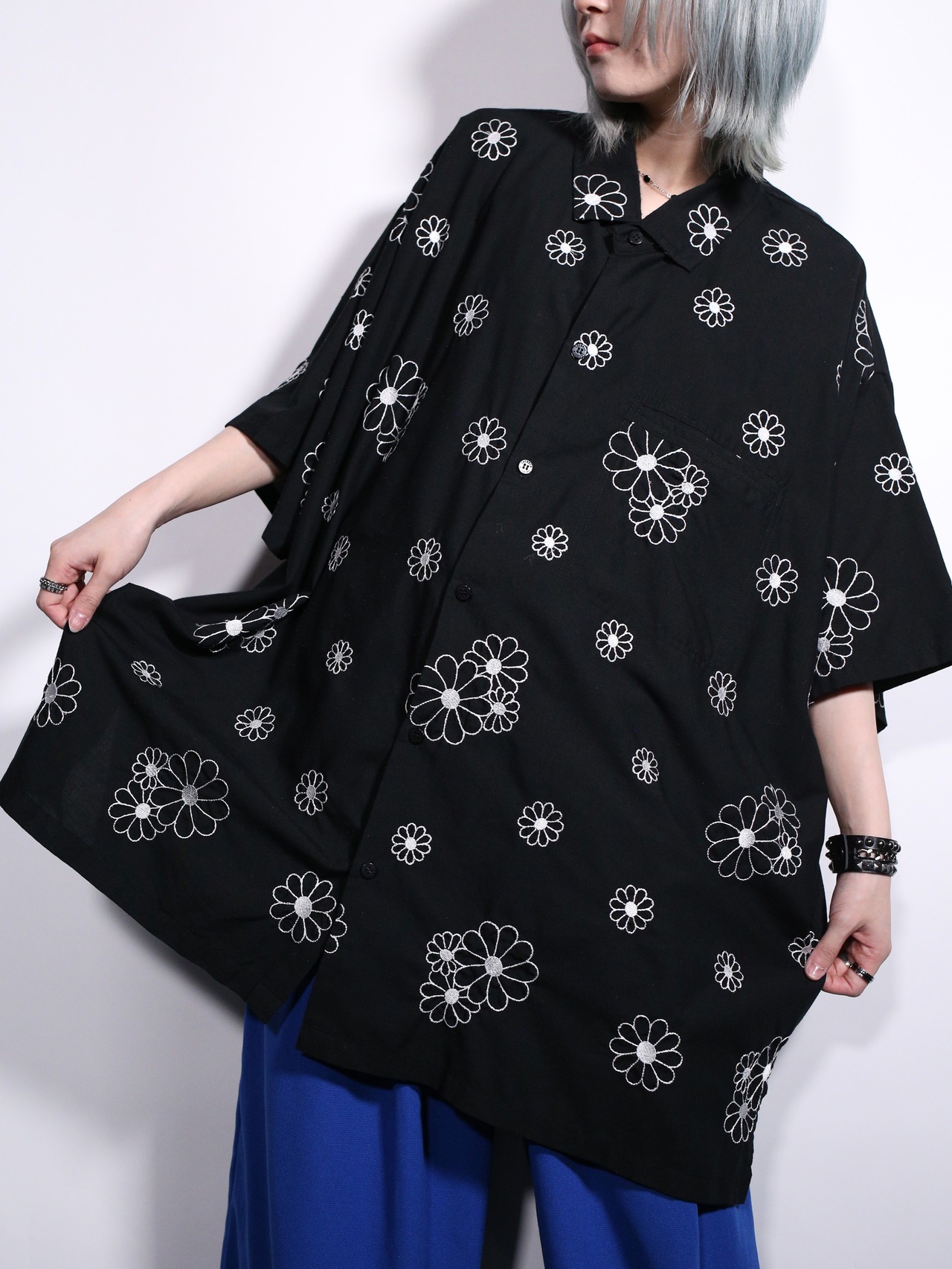 "花×刺繍" many many full pattern over silhouette s/s shirt - 2