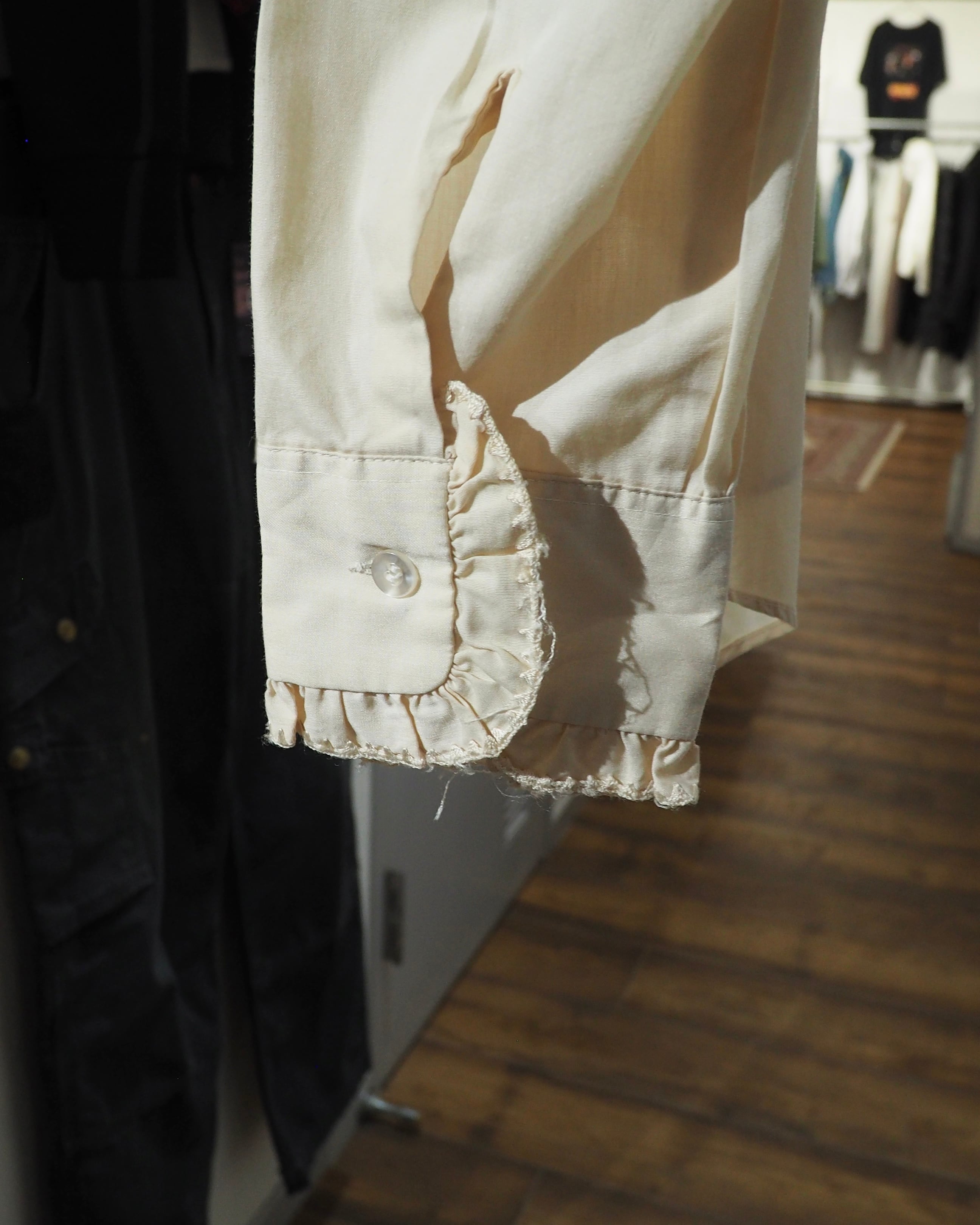 1970s ” Made in USA ” Beautiful Frill vintage Drape loose shirt