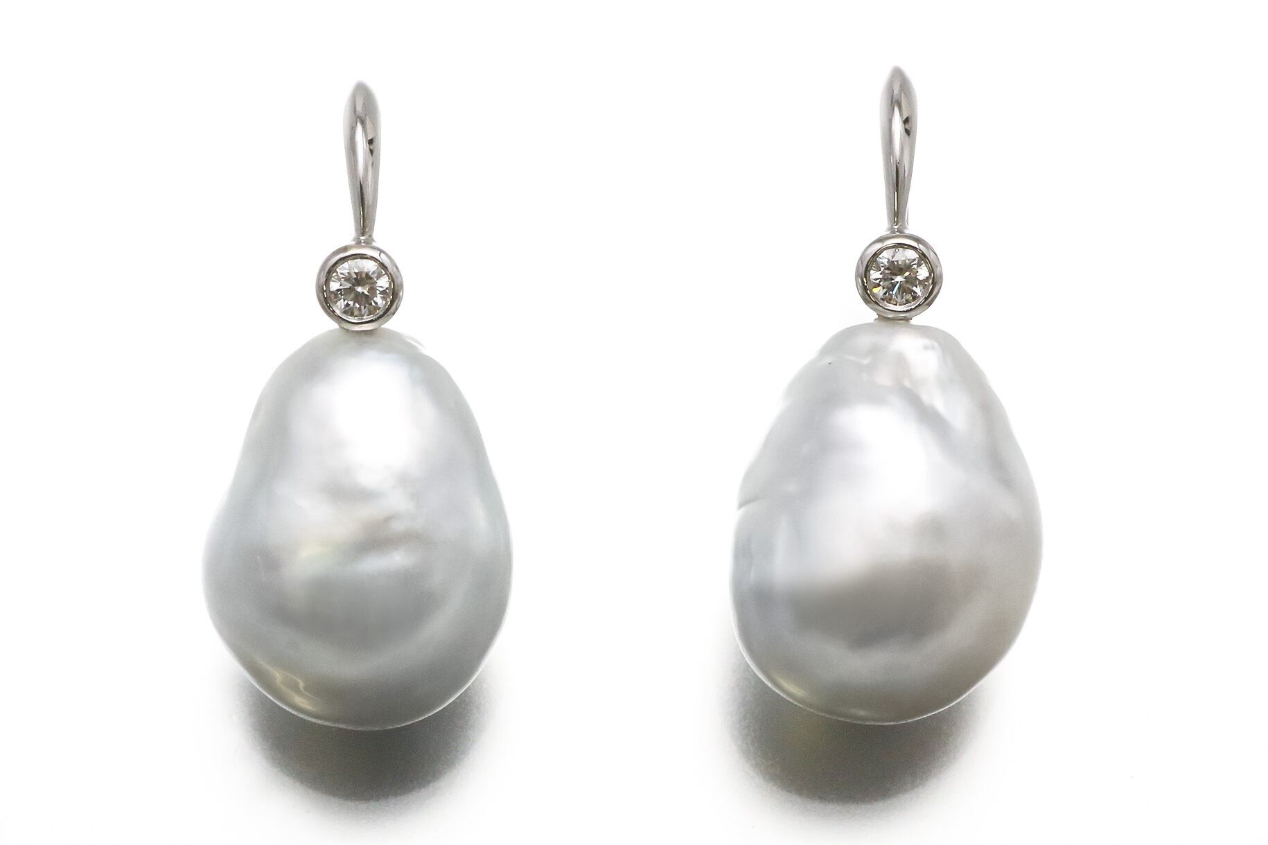 K18WG バロックパール(白蝶真珠)&ダイヤモンドピアス | rizjewelry 