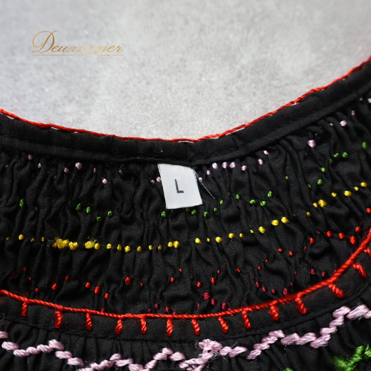 フォークダンス 衣装 トップス ブラウス ブラック系 刺繍 花 花柄 カラフル 黒 赤 緑 黄 青 かわいい 華やか チロリアン カントリー おしゃれ 練習 レッスン ダンス衣装 イベント 袖 レッド系 グリーン系 イエロー系 ブルー系 ピンク系