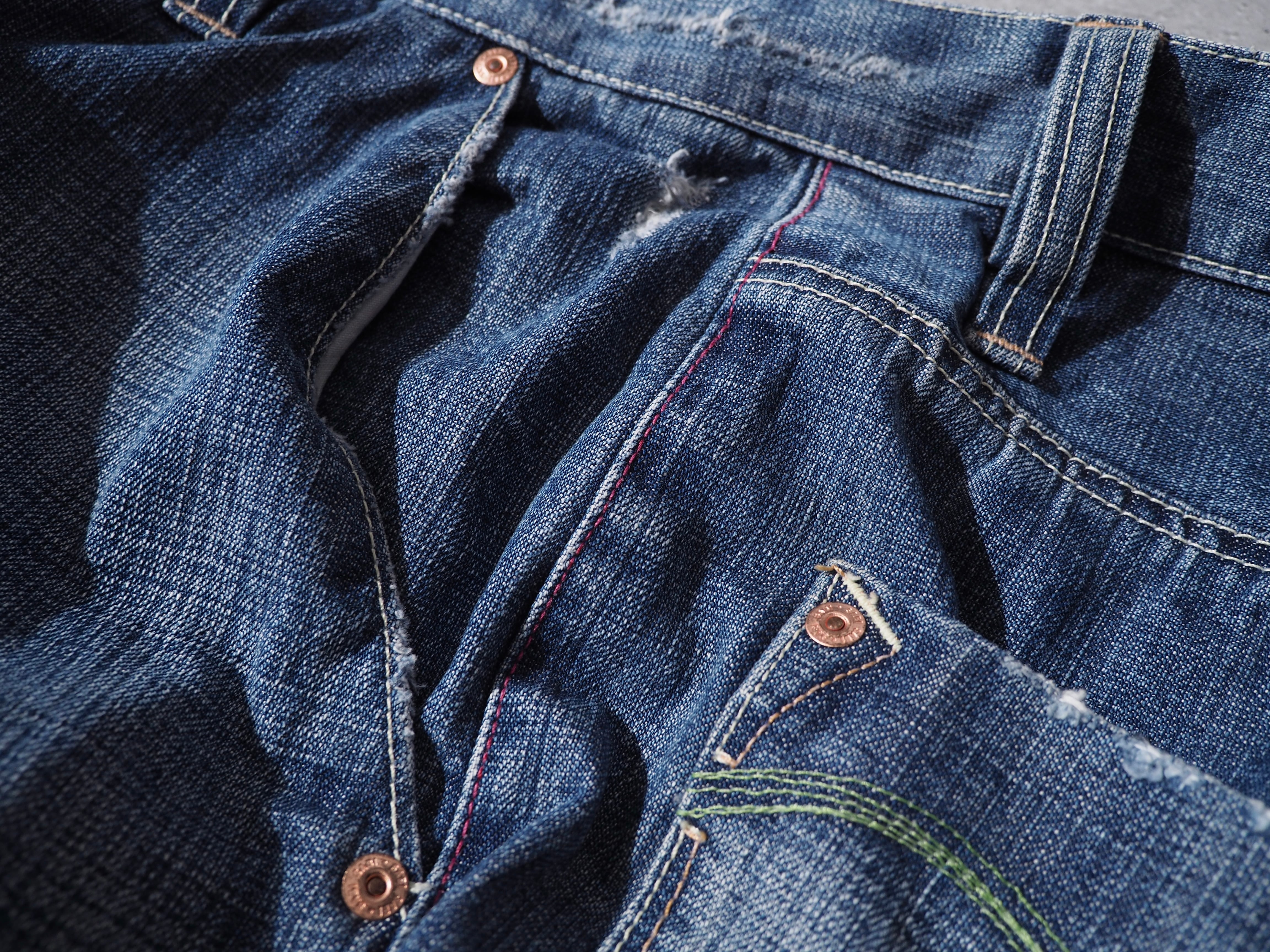 2000s ” Sabisabi deluxe ” green stitch embbossed damage wide denim pants