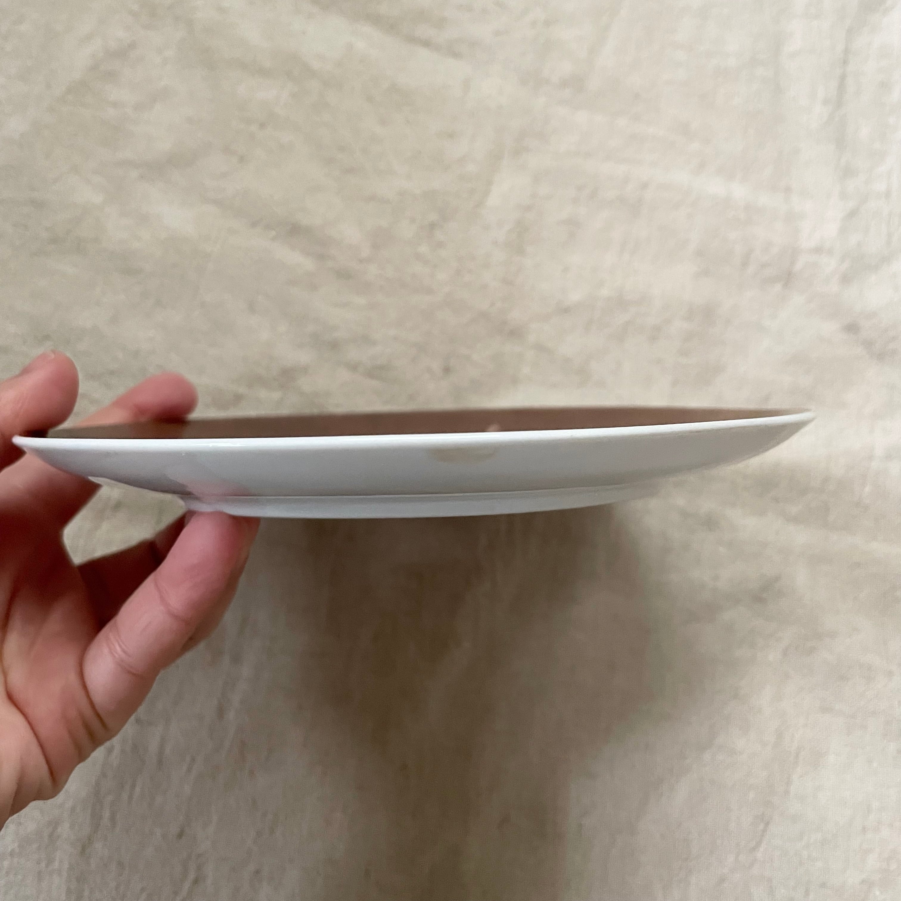 茶色の花模様の皿 | PAY ID