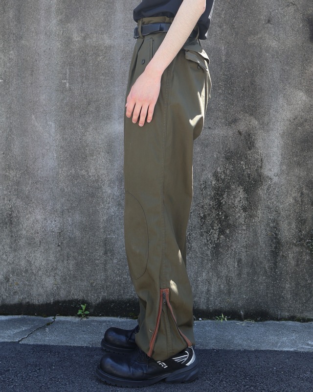 Wide knee patch side hem zip cargo pants