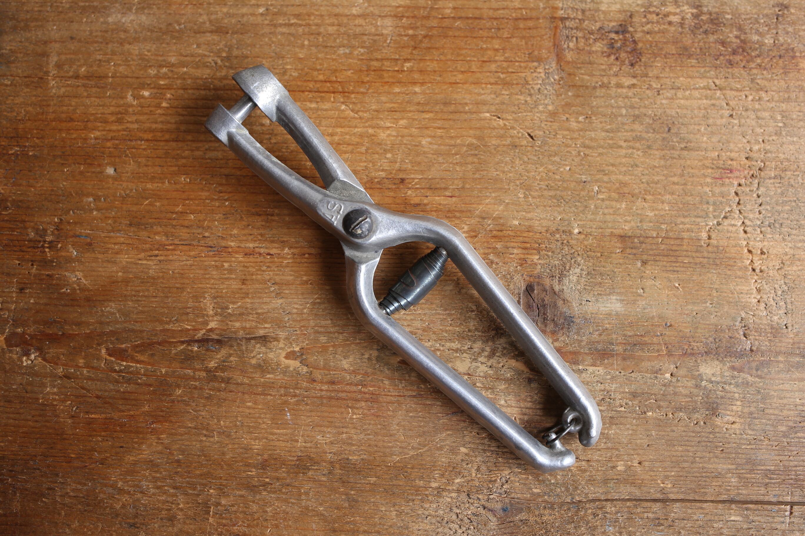 フランス アンティーク ヴィンテージ 『AS』 サクランボ種取り器 N-02528