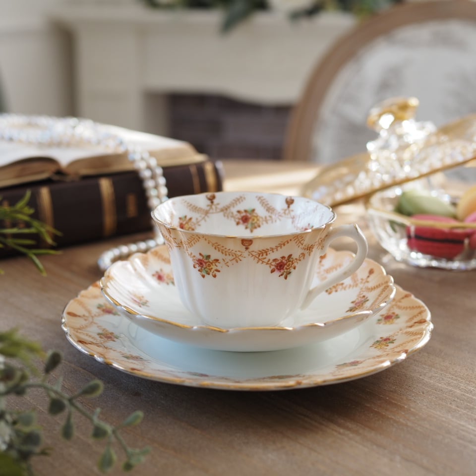 英国アンティーク BLAIRS ローズガーランド トリオ カップ＆ソーサー
