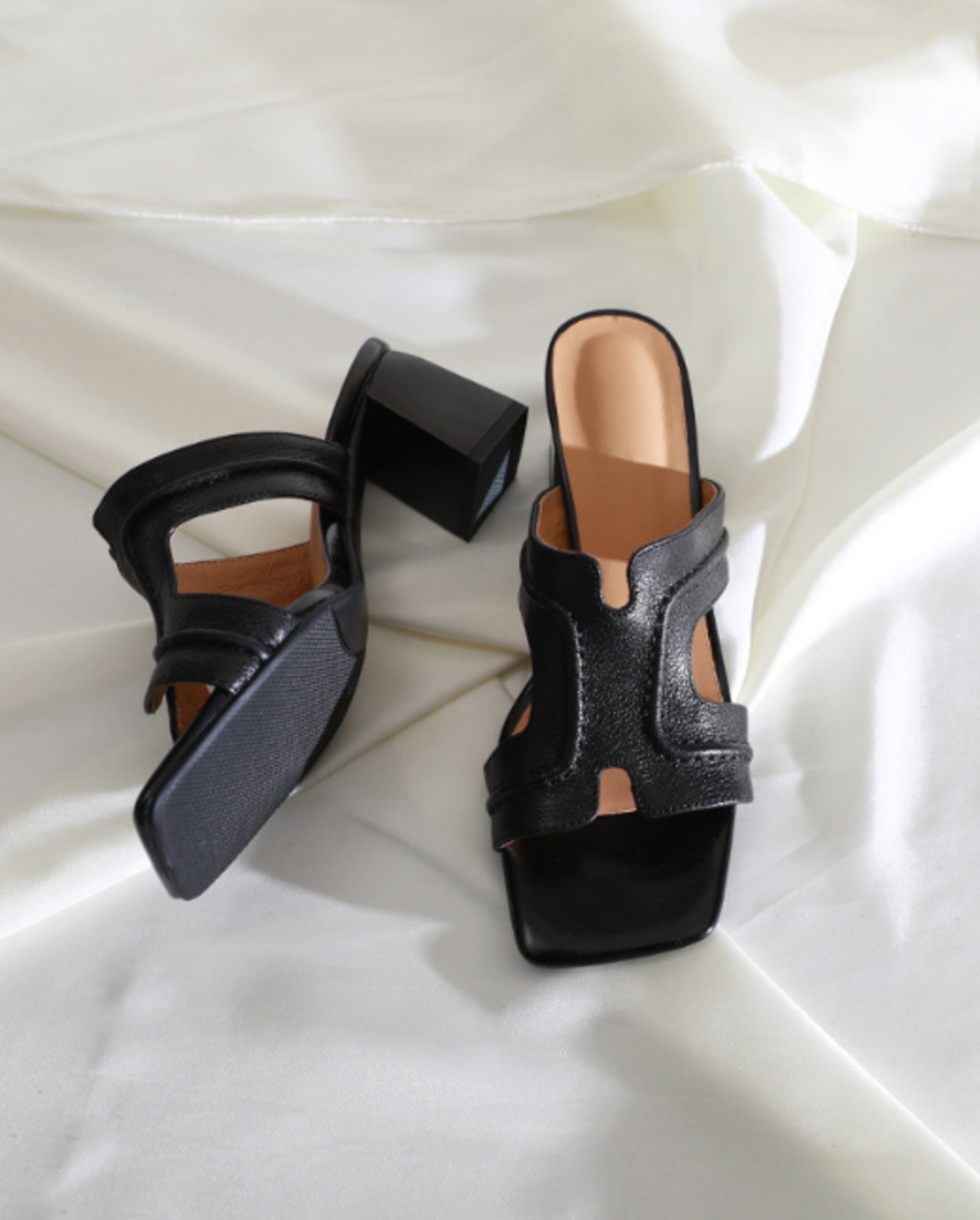 太ヒールストラップサンダル