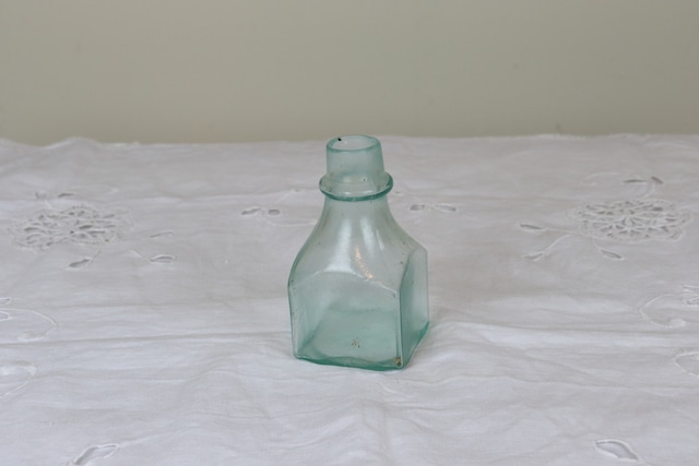 イギリス　インク瓶　ガラス瓶　ボトル　アンティーク　一輪挿し　花瓶　い163-10