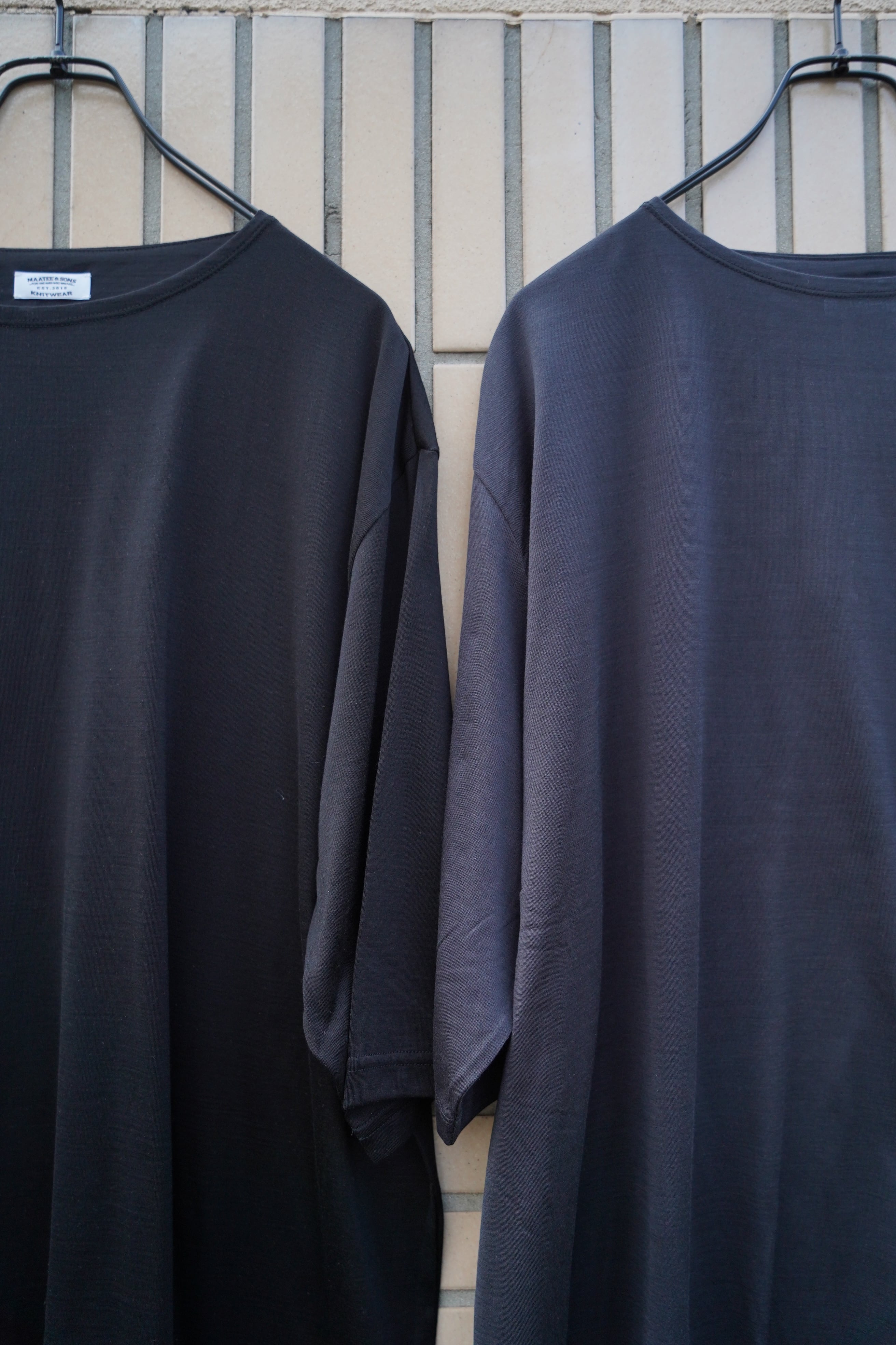 MAATEE&SONS / EX.SILK BOATNECK TEE(BLACK) | LiNN