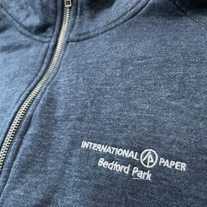 【DISTRICT】企業系 ハーフジップ スウェット プルオーバー 企業ロゴ international paper ワンポイント 刺繍ロゴ バックロゴ 2XL ビッグサイズ ビッグシルエット ディストクリト US古着