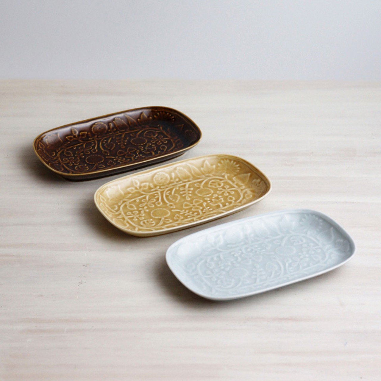 波佐見焼　フラワーパレードリーフ　長皿（ベージュ・ブラウン・グレー）