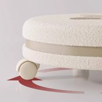 モダンデザイン アート家具 彫刻的フォルム 丸型チェア シリンダーバック 個性派インテリア コンパクトサイズ ロータイプチェア キャスター付き 移動可能家具 空間映え オブジェ家具