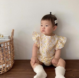 くすみパステル花柄フリルロンパース
