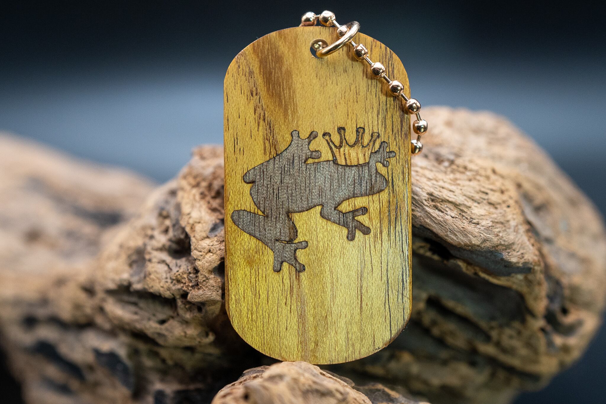 【黄金の木】 御蔵島 金桑 ドッグタグ 象嵌 カエルの王様