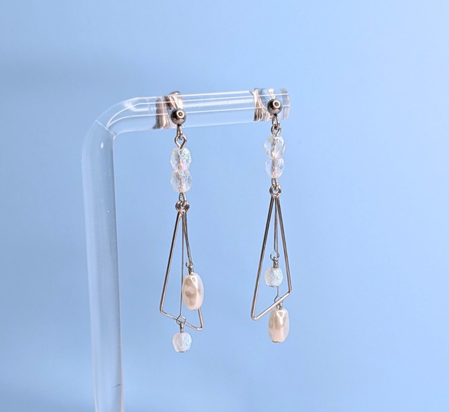 スノートライアングルピアス ビーズアクセサリー［KNS-209］
