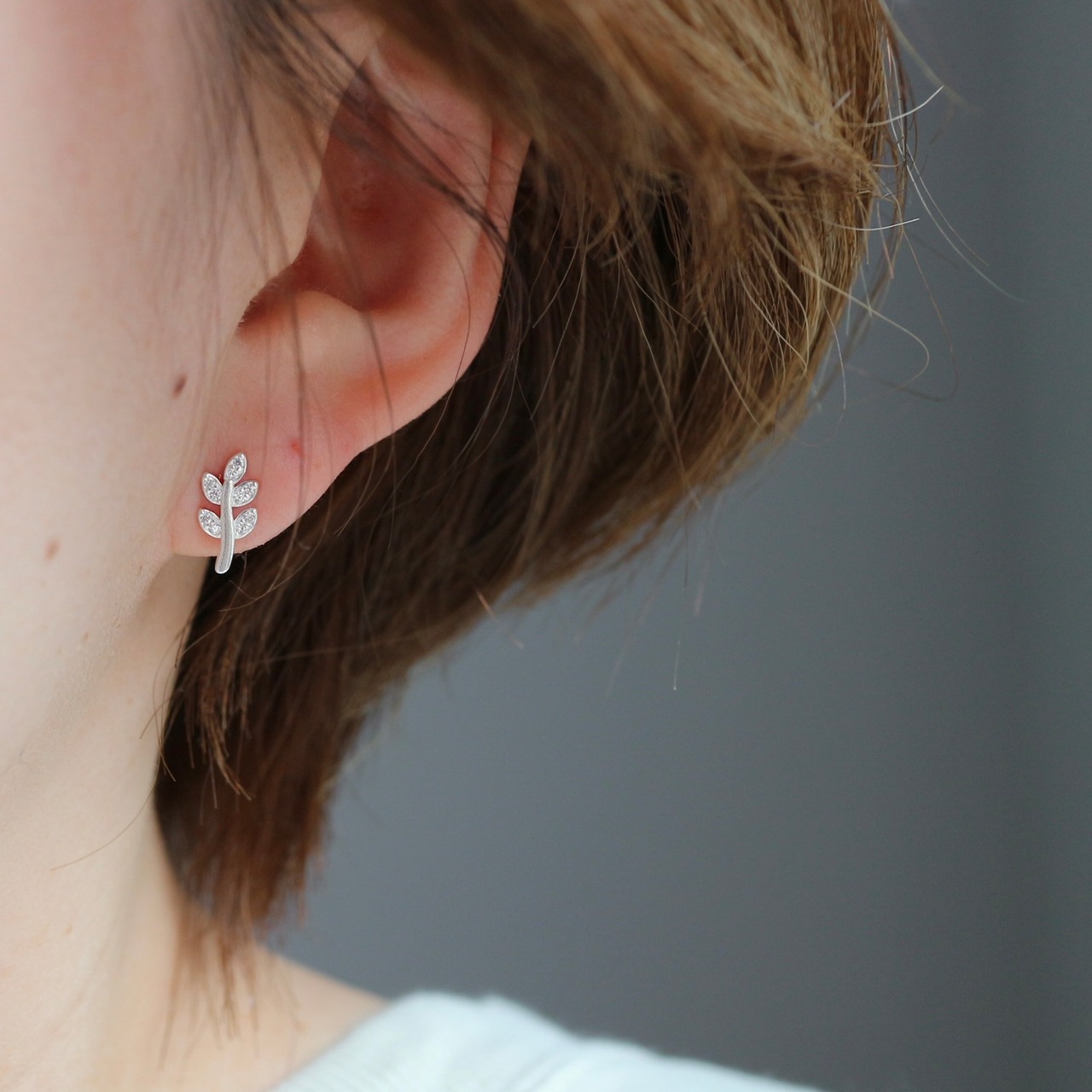 s925 小さなリーフシルバーピアス