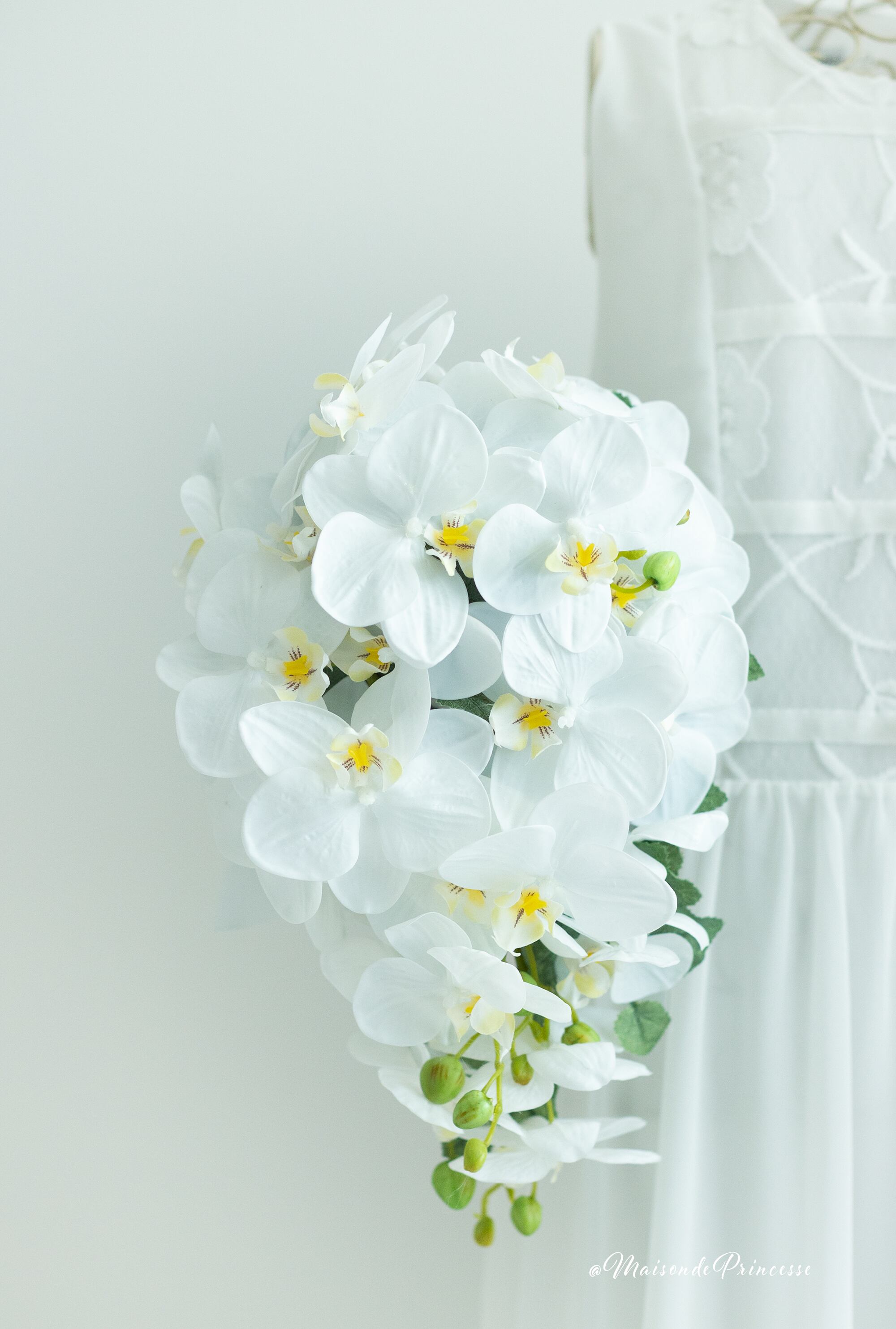 ブートニア付き］胡蝶蘭のキャスケードブーケ 造花 アーティフィシャル