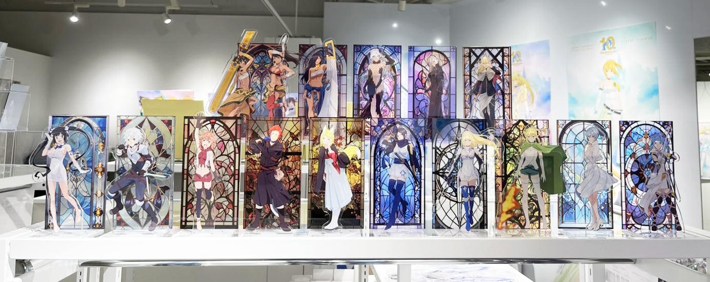 ダンまち　アニメ10周年記念POPUP　BIGアクリルスタンド　3種 10周年記念POPUP】描き下ろしBIGアクリルスタンド 全3種 | ACG SHOP4