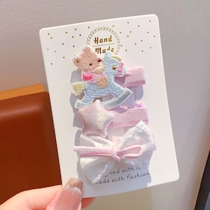 ペット用ヘアピン 3個セット 犬猫兼用 パッチン留め サイドクリップ 布巻き 滑りにくい 毛が絡みにくい カートゥーンモチーフ かわいい リボン おしゃれ 髪飾り 小型犬 猫用 撮影 お出かけ 2タイプ 商品画像5
