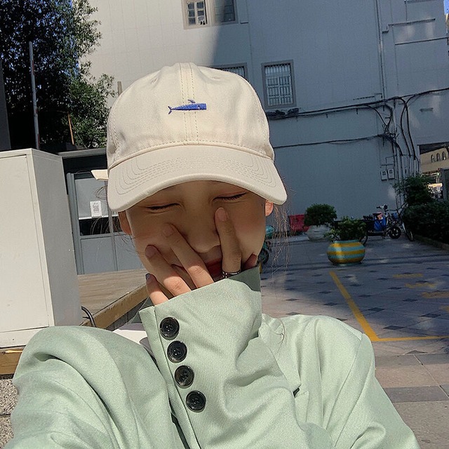 刺繍ホワイトキャップ サマー薄手トップス 夏物 ブラック・アイド・ピーズ15933532166