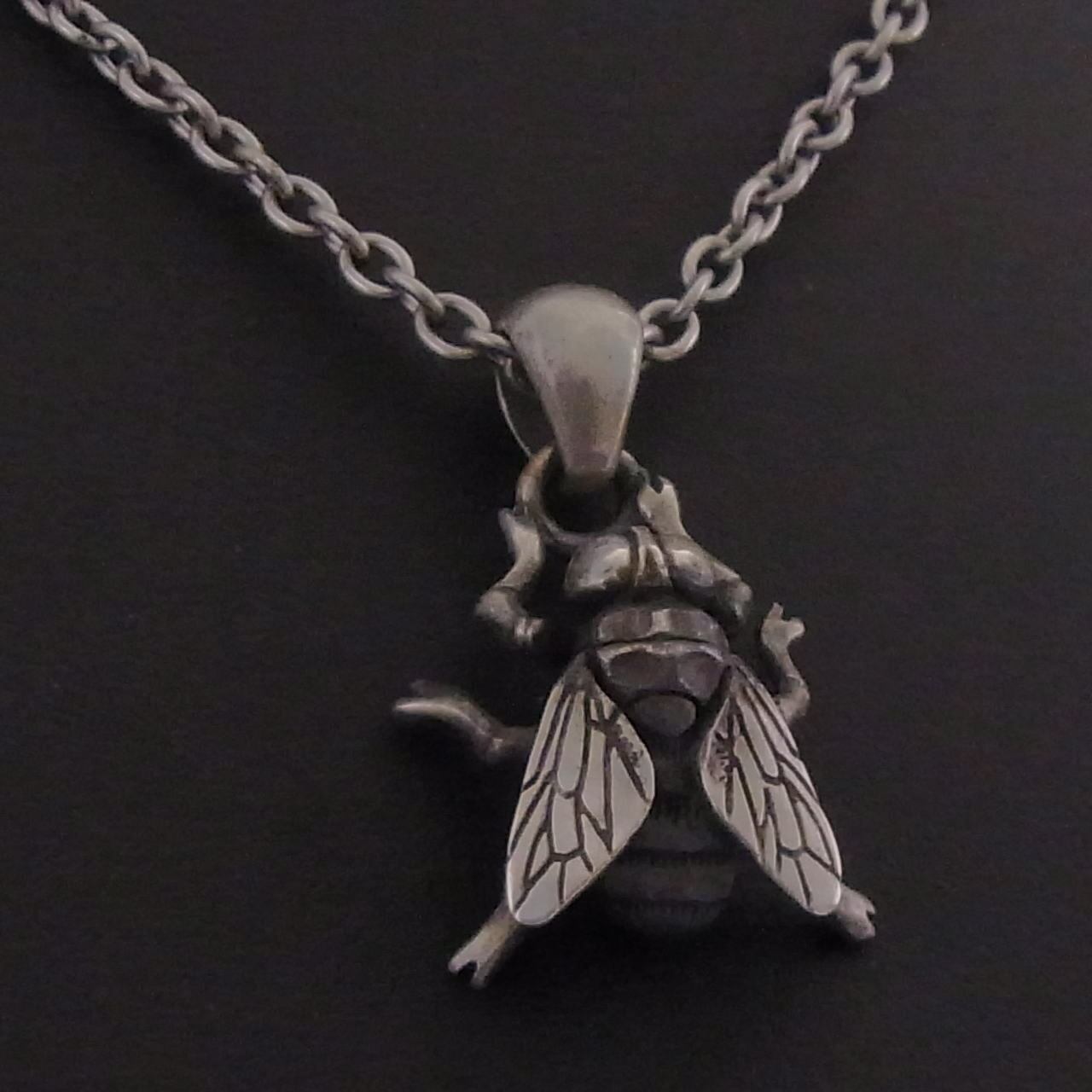 Silvery Fly Pendant L | BLIND RABBIT