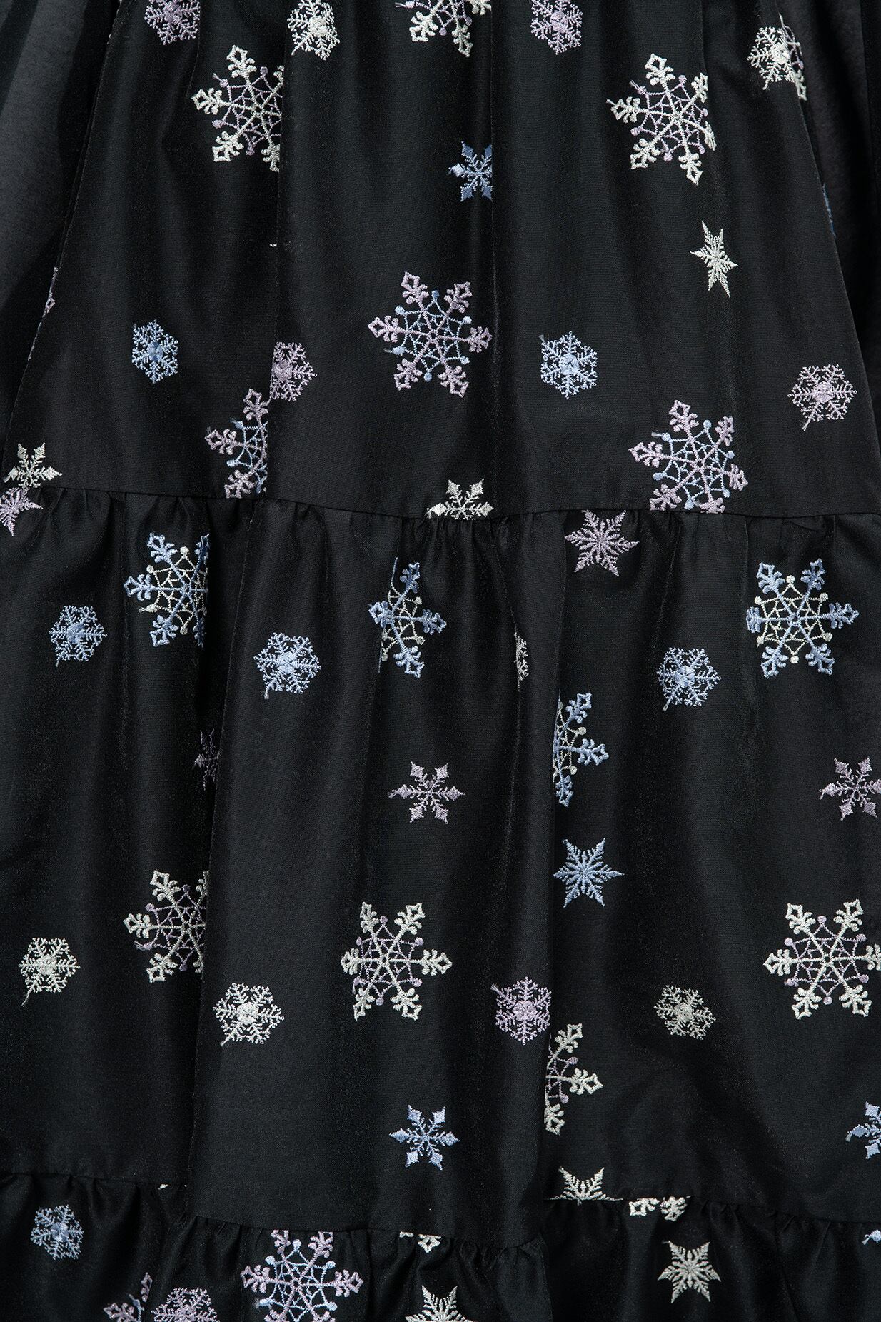 Snow Flake Embroidery Tired Dress BLACK | Arobe OFFICIAL ONLINE STORE
