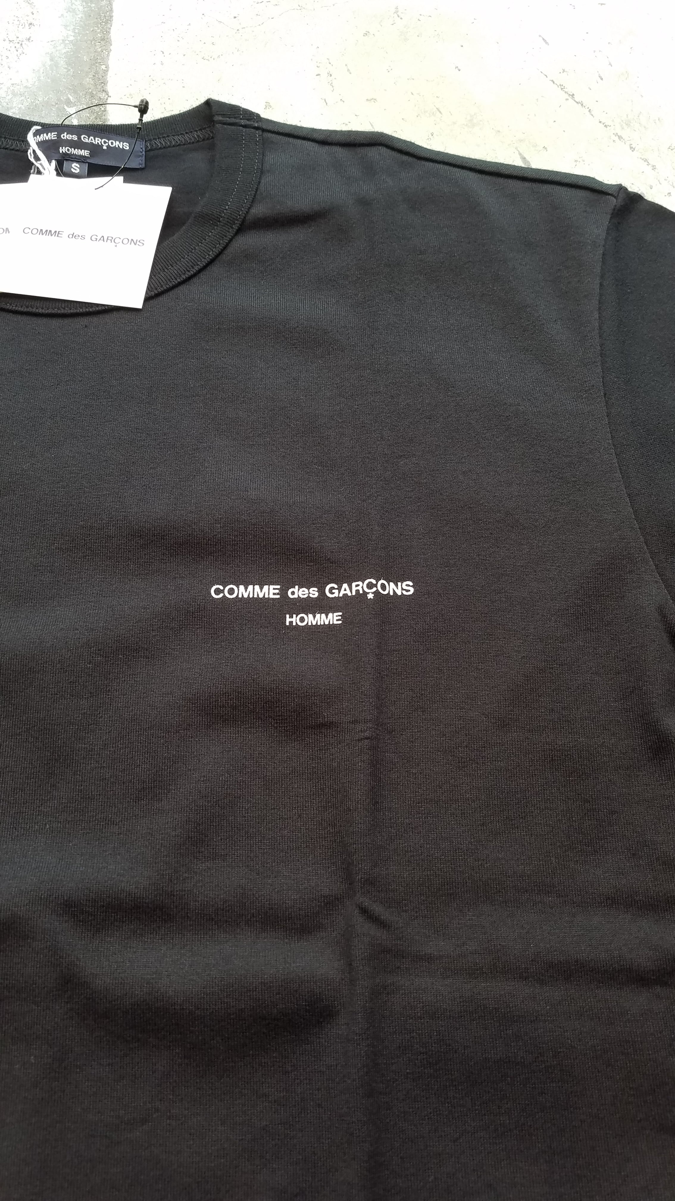 COMME des GARCONS HOMME 綿天竺 製品プリント S/S Tシャツ | SIX6