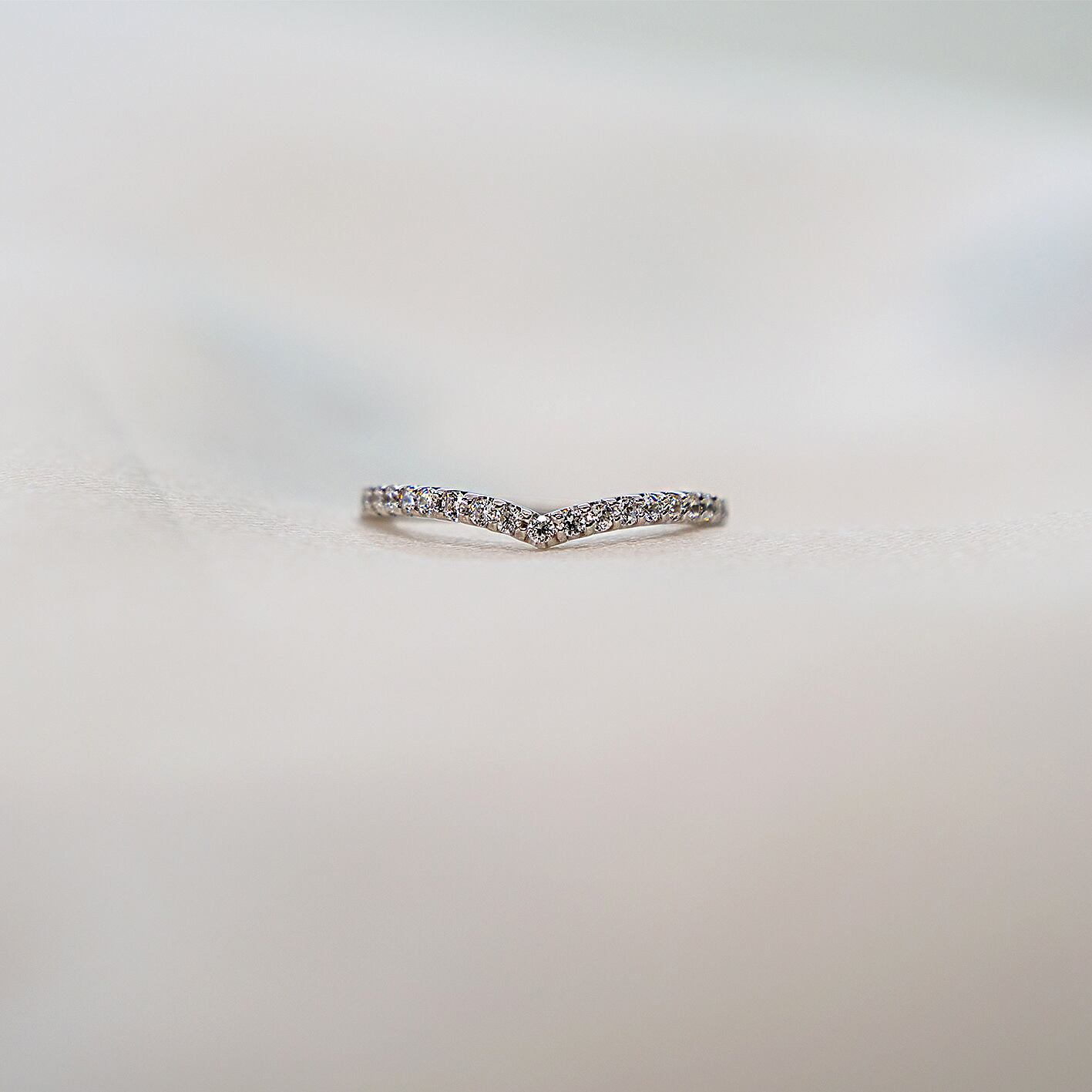 【10金ゴールドピンキーリングV字ハーフエタニティリング】K10 ピンキーリング ハーフエタニティリング ファッションリング モアサナイト ダイヤモンド SP004-R