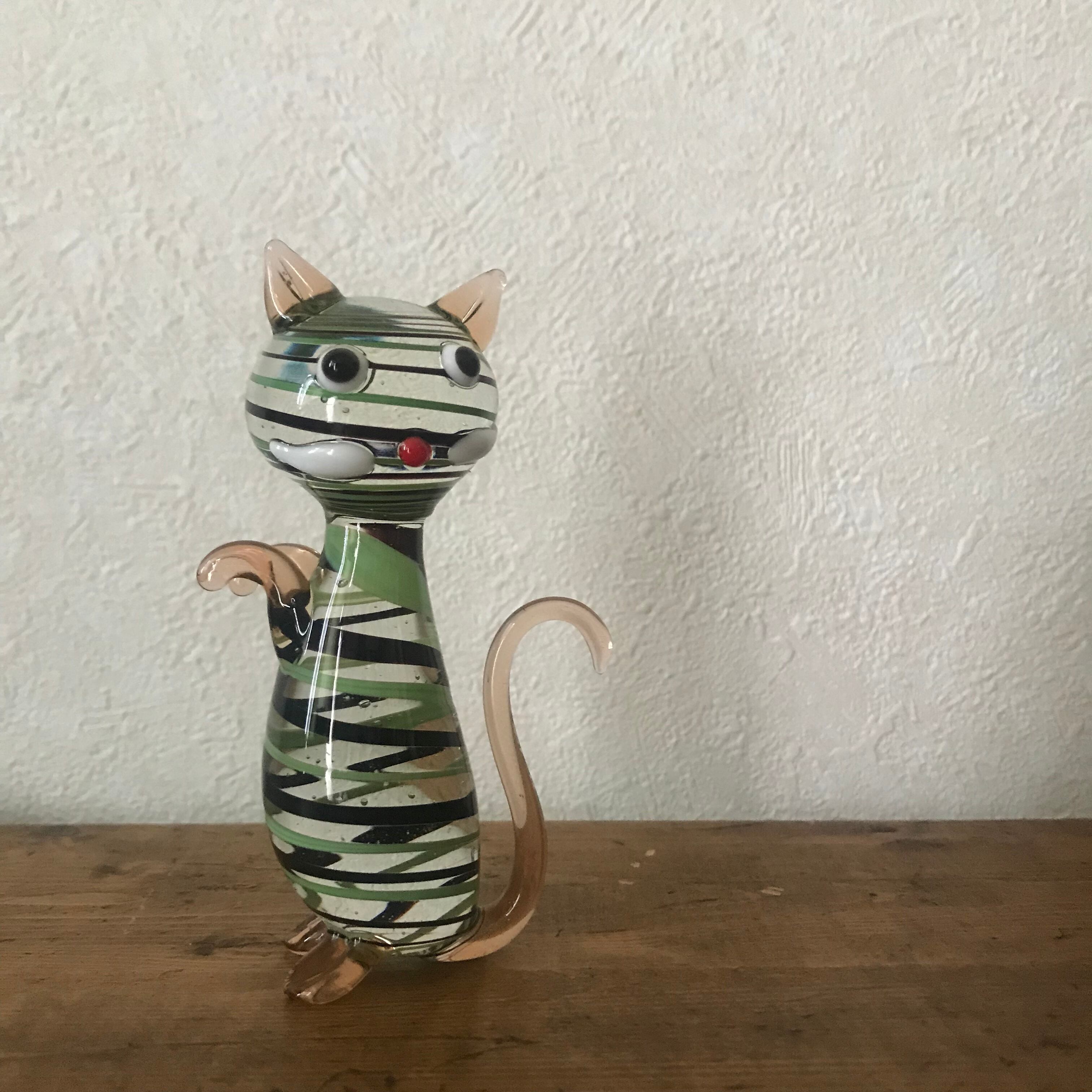 ボーダー模様のガラスのねこ