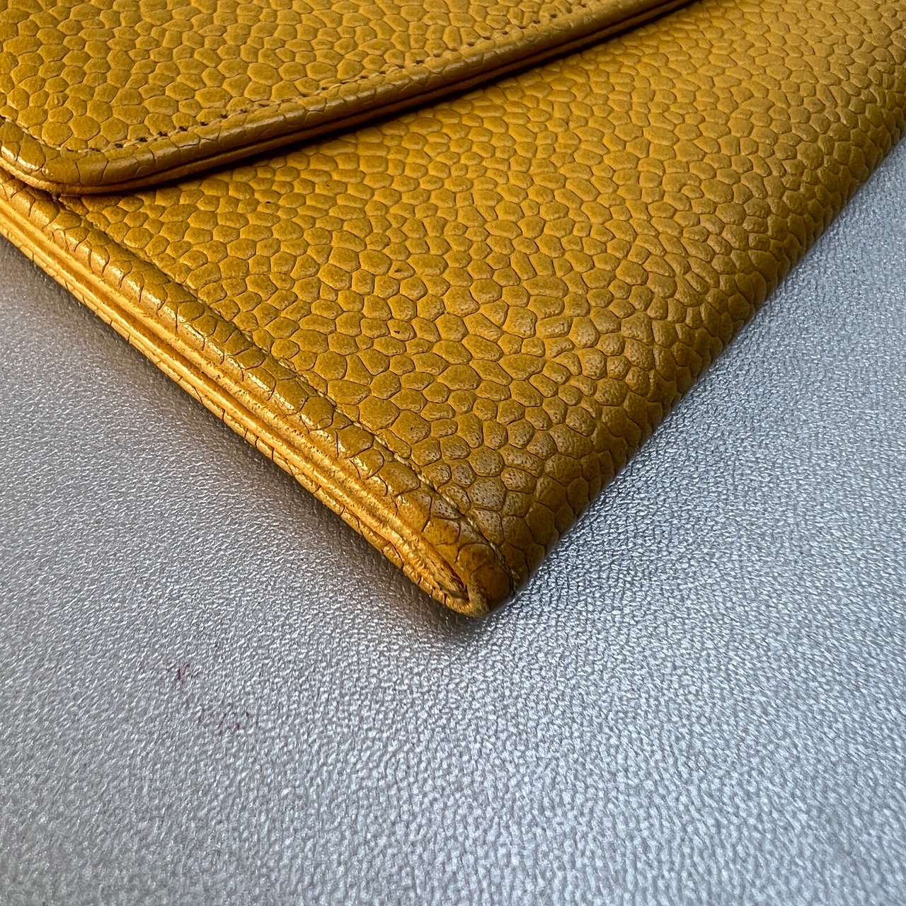 【最終処分SALE】CHANEL シャネル ココマーク  キャビアスキン 長財布 イエロー A-12557