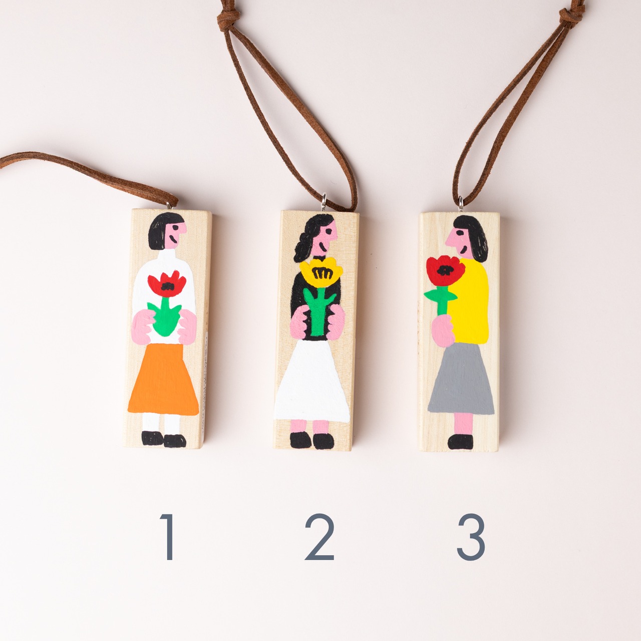 < KENTARO TOMOZAWA > 木のキーホルダー（花あり）