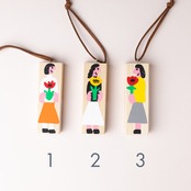 < KENTARO TOMOZAWA > 木のキーホルダー（花あり）