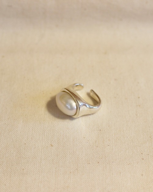 PLOW/pearl ear cuff